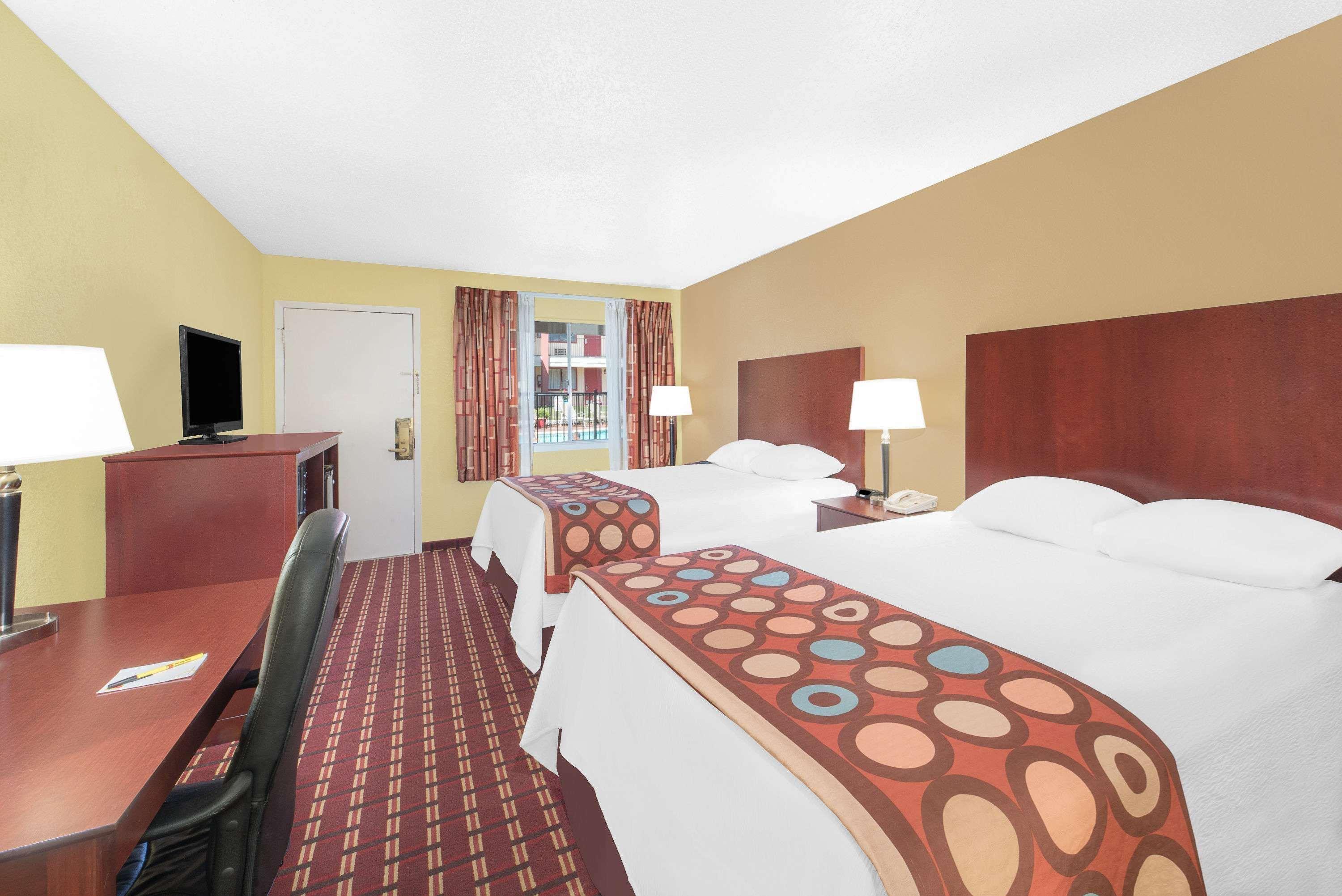 Super 8 By Wyndham Kerrville Tx Exterior foto