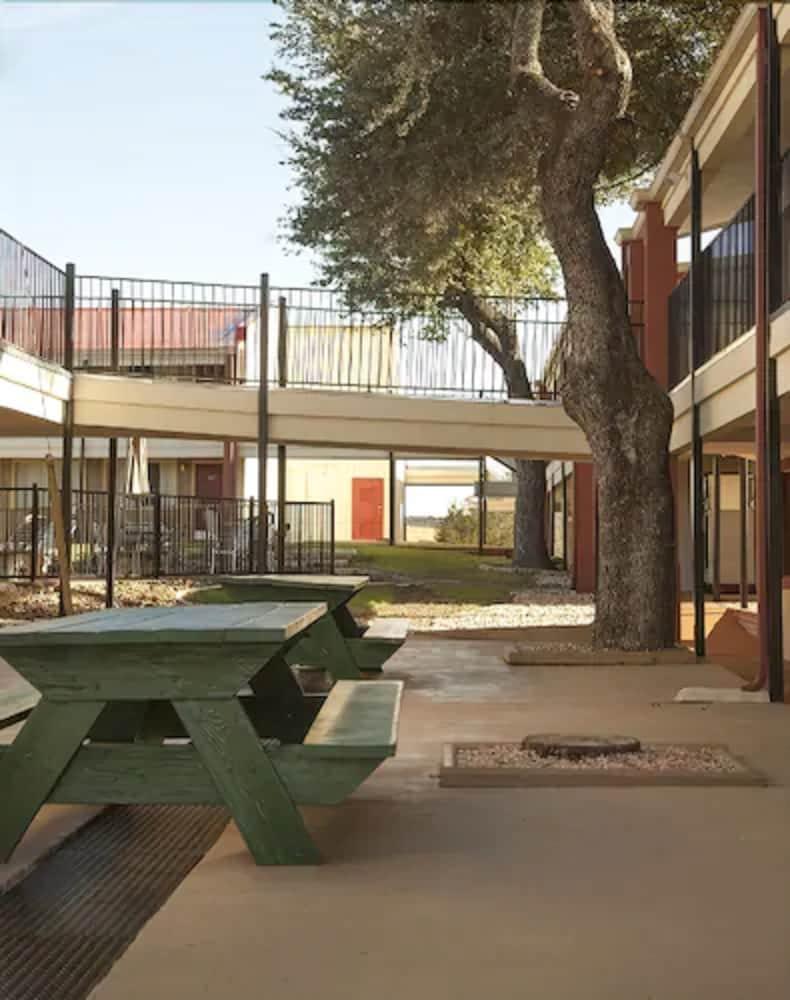 Super 8 By Wyndham Kerrville Tx Exterior foto