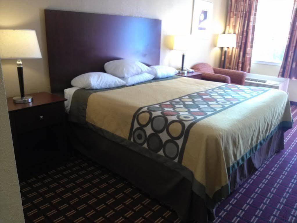 Super 8 By Wyndham Kerrville Tx Exterior foto